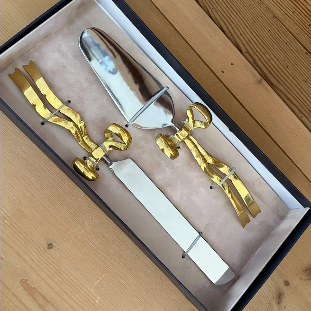 NWT 2 Pc Cake Serve Set by Anthropologie- Knife & Cake Lift w/ Bow Handles
